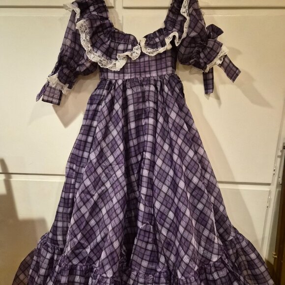 The Girl's School Carriage Gown - Picture 4 of 6